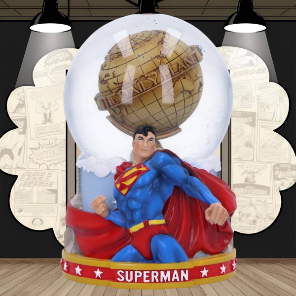 Superman Schneekugel – DC Daily Planet Snow Globe 18 cm | Nemesis Now 2025